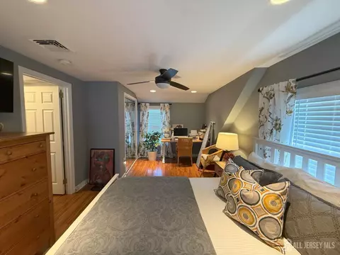 Bedroom - 301 Harris Ave, Middlesex, NJ 08846 photo 2 of 6