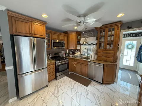Kitchen - 301 Harris Ave, Middlesex, NJ 08846 photo 1 of 4