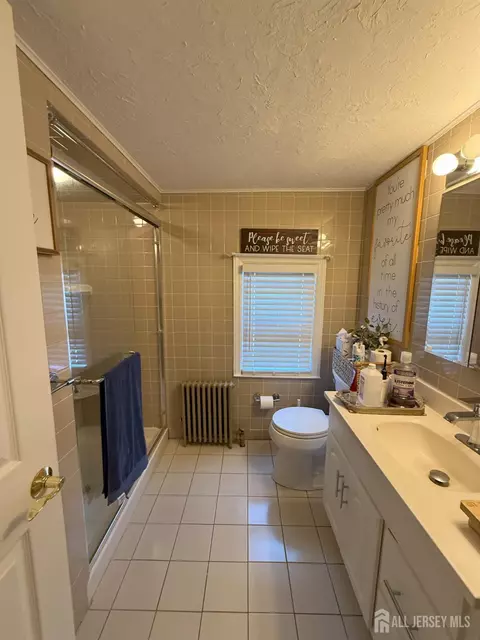 Bath - 301 Harris Ave, Middlesex, NJ 08846 photo 3 of 3