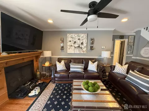 Living - 301 Harris Ave, Middlesex, NJ 08846 photo 3 of 3