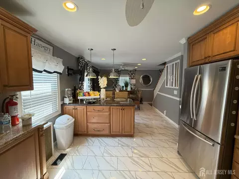 Kitchen - 301 Harris Ave, Middlesex, NJ 08846 photo 4 of 4