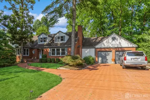 11 Cotter Dr, New Brunswick, NJ 08901