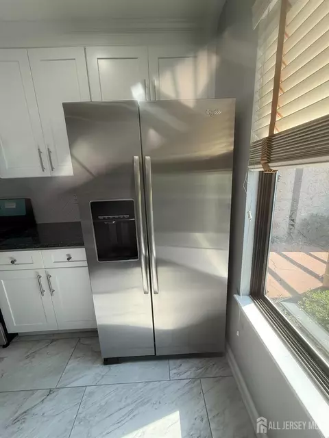 Kitchen - 3 Park Gate Dr, Edison, NJ 08820 photo 9 of 9