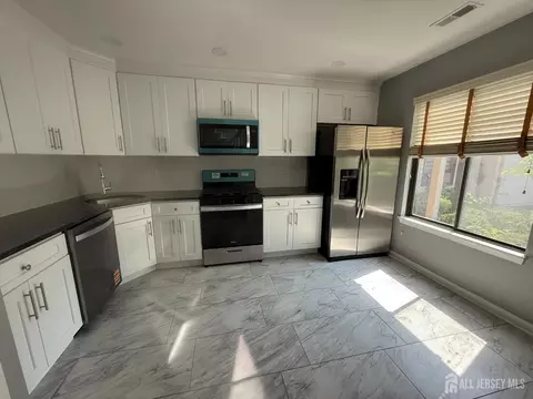 Kitchen - 3 Park Gate Dr, Edison, NJ 08820 photo 2 of 9