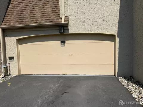 Exterior - 3 Park Gate Dr, Edison, NJ 08820 photo 2 of 8