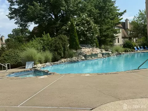 Exterior - 3 Park Gate Dr, Edison, NJ 08820 photo 6 of 8