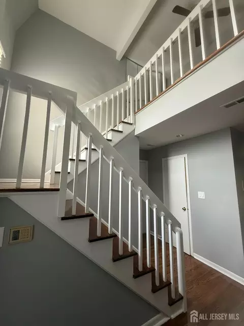 Entry Way - 3 Park Gate Dr, Edison, NJ 08820 photo 2 of 4