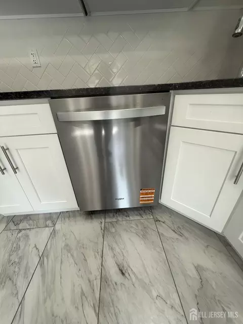 Kitchen - 3 Park Gate Dr, Edison, NJ 08820 photo 8 of 9