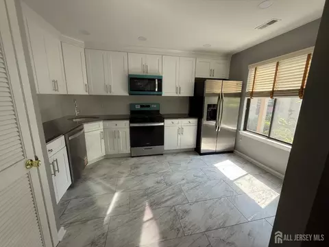 Kitchen - 3 Park Gate Dr, Edison, NJ 08820 photo 1 of 9