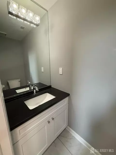 Bath - 3 Park Gate Dr, Edison, NJ 08820 photo 2 of 3