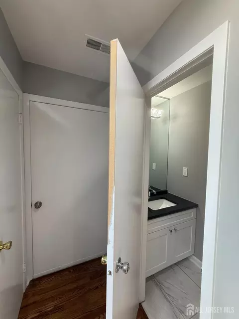 Entry Way - 3 Park Gate Dr, Edison, NJ 08820 photo 4 of 4