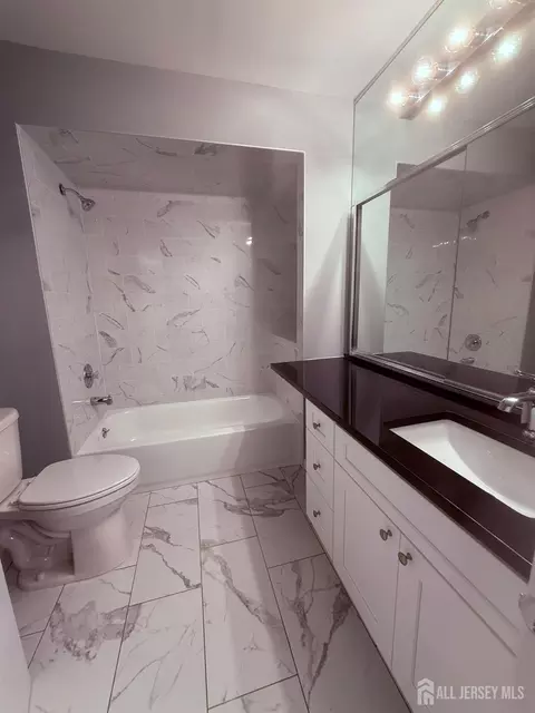 Bath - 3 Park Gate Dr, Edison, NJ 08820 photo 3 of 3