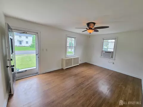 Living - 189 Old Post Rd, Edison, NJ 08817 photo 2 of 3