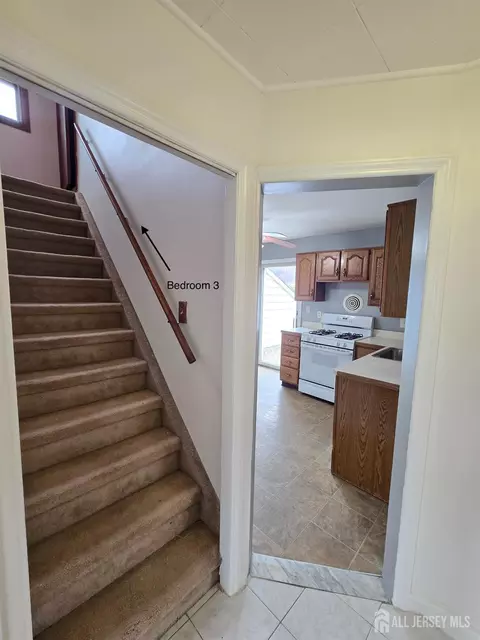Entry Way - 189 Old Post Rd, Edison, NJ 08817 photo 5 of 13