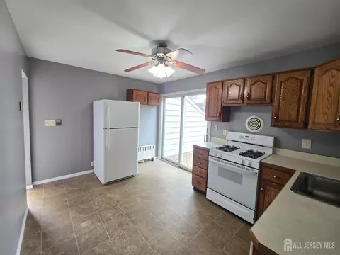 Kitchen - 189 Old Post Rd, Edison, NJ 08817 photo 1 of 2