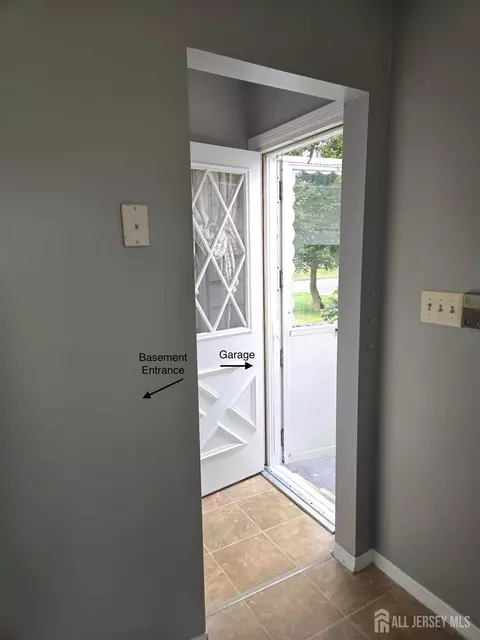 Entry Way - 189 Old Post Rd, Edison, NJ 08817 photo 11 of 13