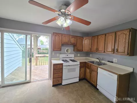 Kitchen - 189 Old Post Rd, Edison, NJ 08817 photo 2 of 2