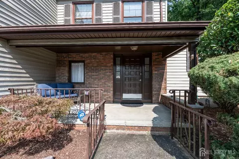 5 Pine Ridge Dr, Edison, NJ 08820 photo 3
