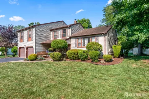 5 Pine Ridge Dr, Edison, NJ 08820 photo 2