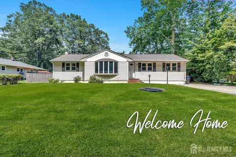 174 Hardenburg Ln, Milltown, NJ 08850