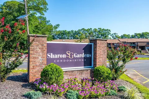 702 Sharon Garden Ct, Woodbridge, NJ 07095