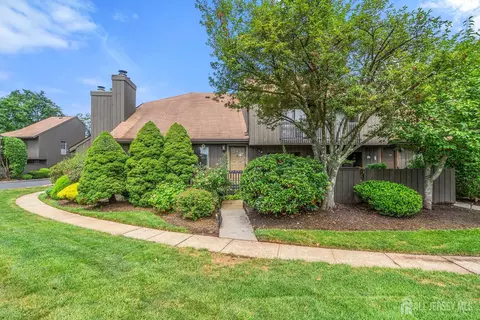 516 Westgate Dr, Edison, NJ 08820 photo 2