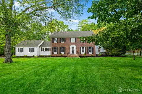 28 Southfield Rd, Edison, NJ 08820