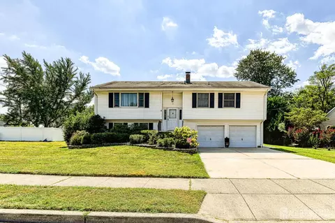 10 Janet Ct, Milltown, NJ 08850