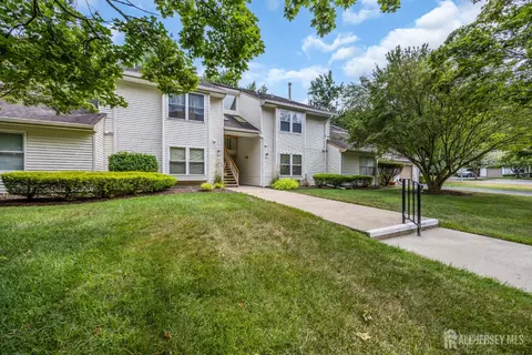 306 Sunshine Ct, Englishtown, NJ 07726