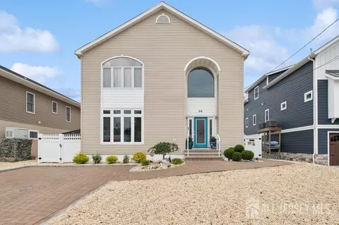 36 E Lagoon Dr E, Toms River, NJ 08753