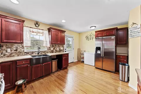 300 Runyon Ave, Middlesex, NJ 08846 photo 8