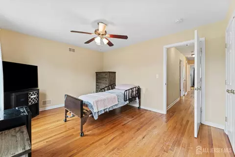 300 Runyon Ave, Middlesex, NJ 08846 photo 12