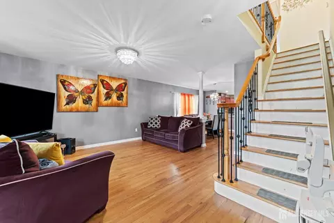 300 Runyon Ave, Middlesex, NJ 08846 photo 3