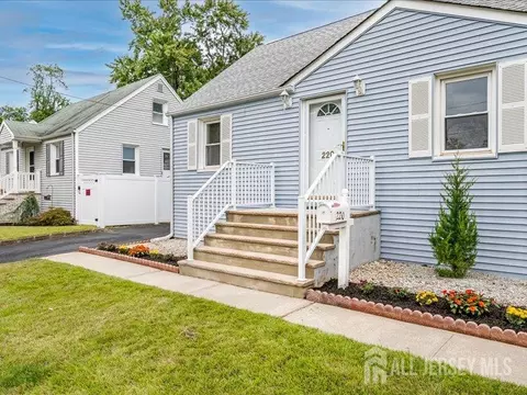 220 Stephenson Ave, Middlesex, NJ 08846 photo 1