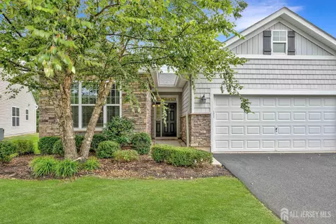 39 Schindler Ct, Somerset, NJ 08873