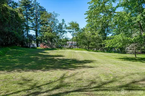 Exterior - 6 Wayne Ct, Edison, NJ 08820 photo 3 of 6
