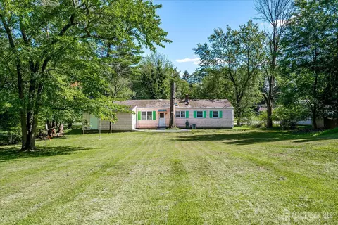 Exterior - 6 Wayne Ct, Edison, NJ 08820 photo 4 of 6