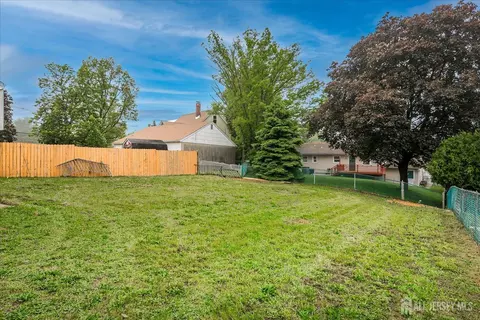 Exterior - 3 Birch Rd, Edison, NJ 08817 photo 3 of 4