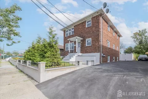 54 Bergen St, Carteret, NJ 07008