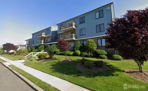 306 Peach St, Avenel, NJ 07001