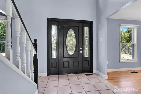 12 Dugans Grv, Millstone, NJ 08535