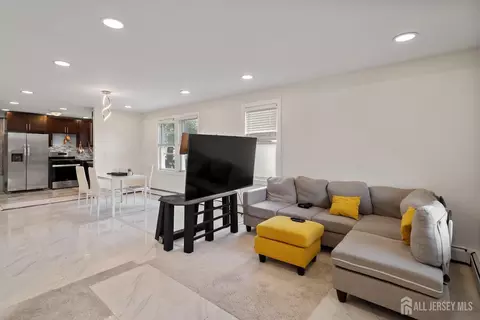 6 Worden Ave, Perth Amboy, NJ 08861