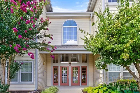 107 Lassen Ct, Princeton, NJ 08540