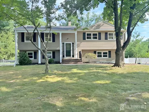 12 Ziff Ln, West Windsor, NJ 08550