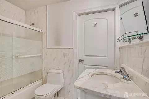2 Universal Ave, Edison, NJ 08820 photo 26