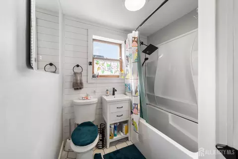 Bath - 142 Vogel Pl, Middlesex, NJ 08846 photo 1 of 1