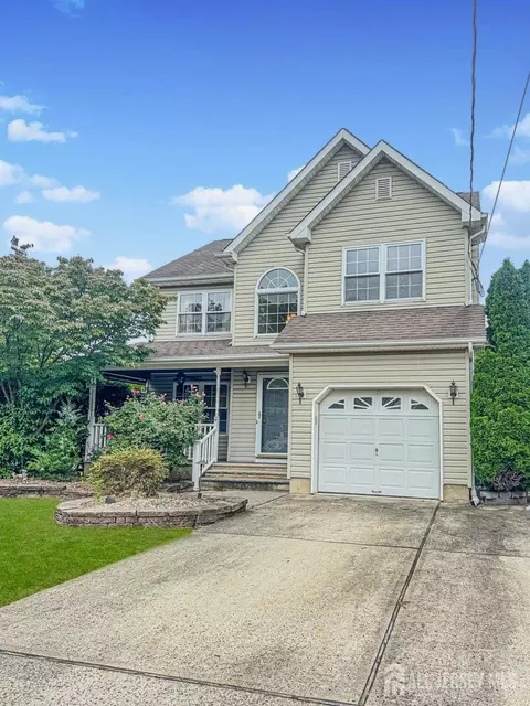 11 Avenue B Ave, Helmetta, NJ 08828