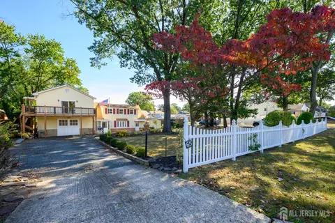 65 Orange St, Edison, NJ 08817
