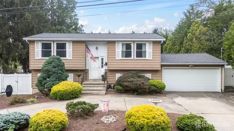 3 Worth St, Jamesburg, NJ 08831