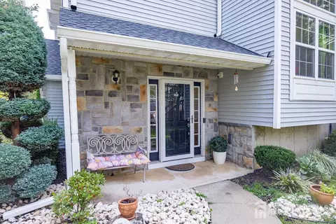 49 Rozalyn Ln, South Amboy, NJ 08879